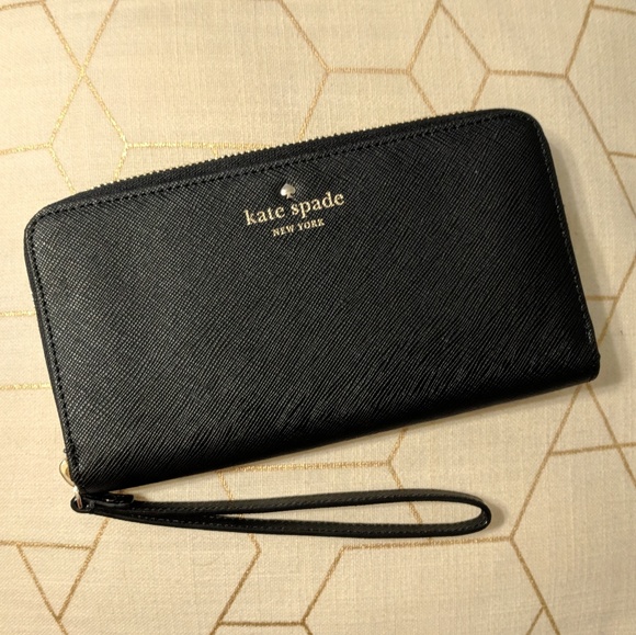 kate spade Accessories - NWOT Kate Spade Black Wristlet